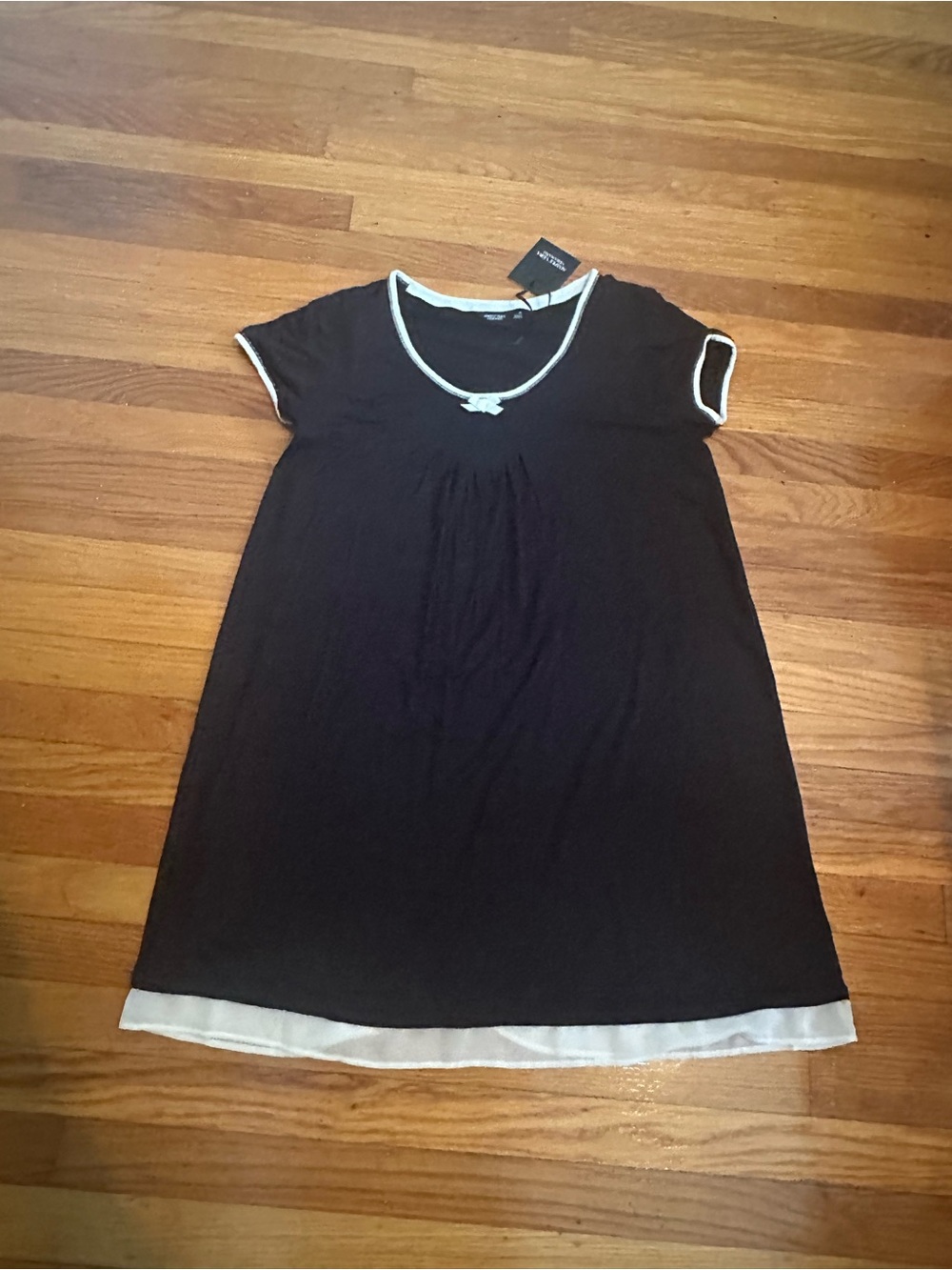 Vera Wang, black nightgown, pajamas, new tag size medium black with White Trim